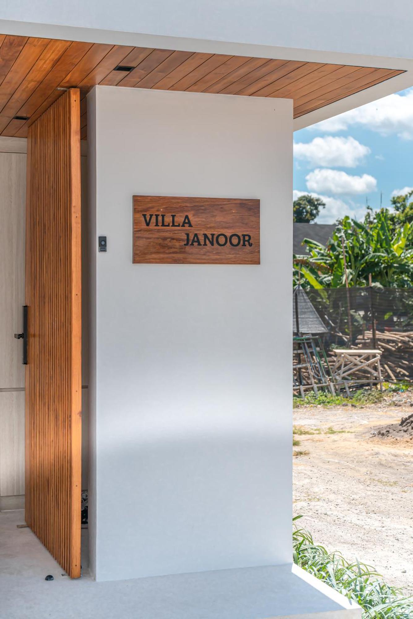 Villa Janoor - Elegant 3-bedroom Near Batu Belig Beach Seminyak (Bali)