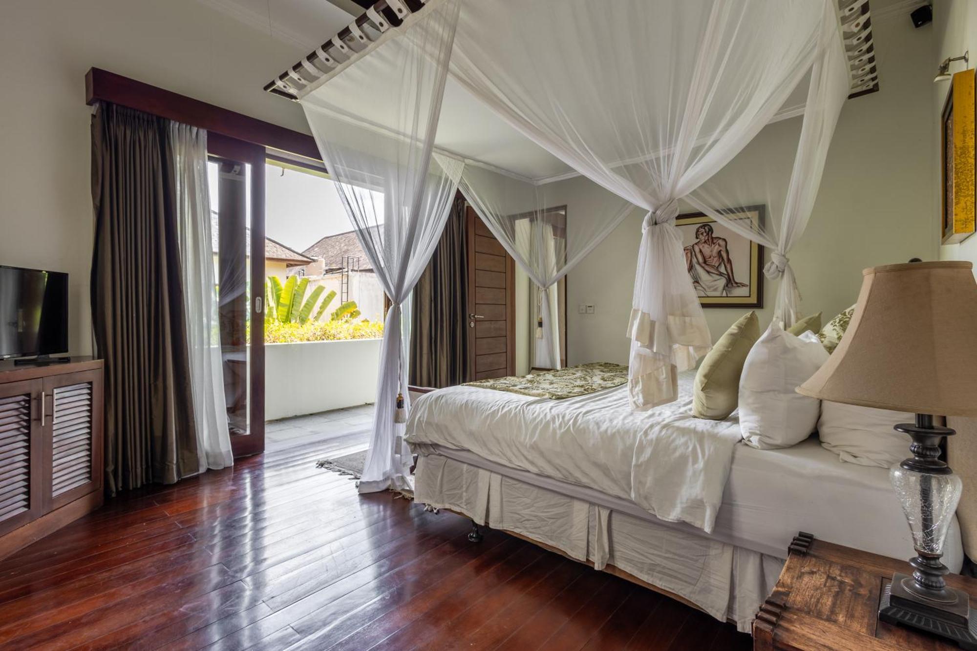 New Deluxe - Jacuzzi And Private Sauna * Seminyak (Bali)