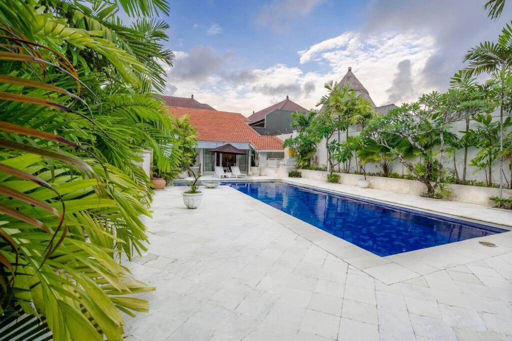 Spacious 2 Bedroom Private Pool * Seminyak (Bali)