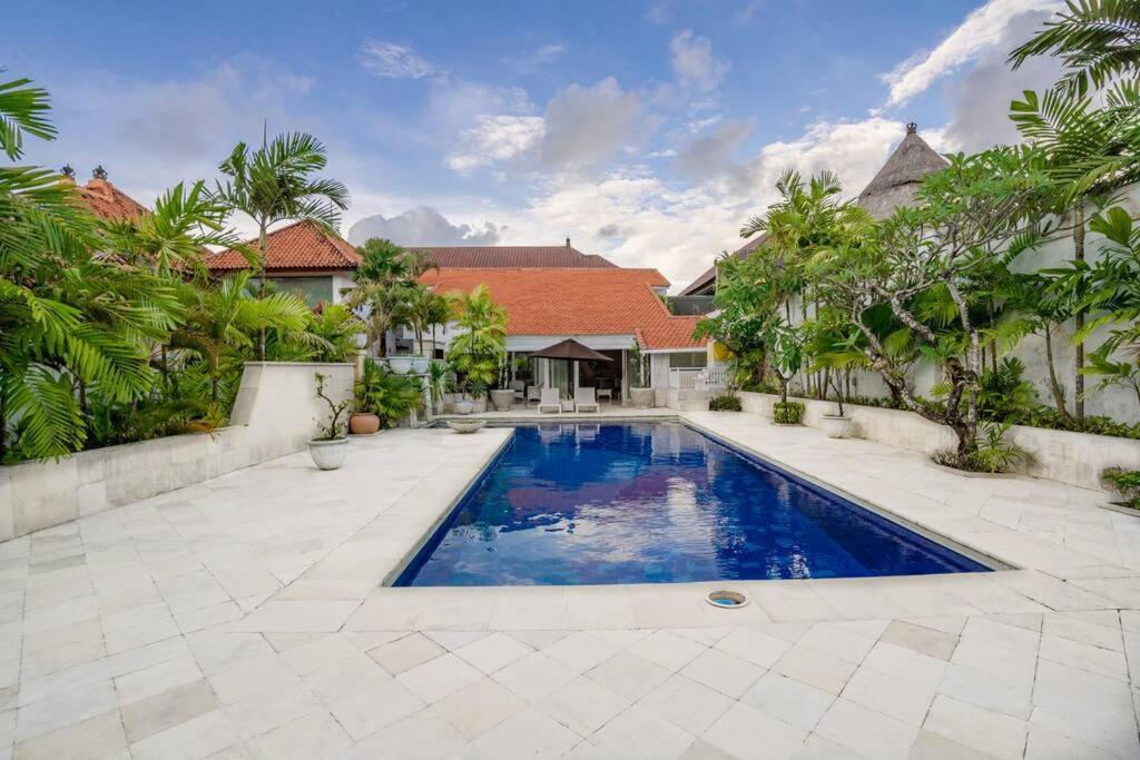 Spacious 2 Bedroom Private Pool *