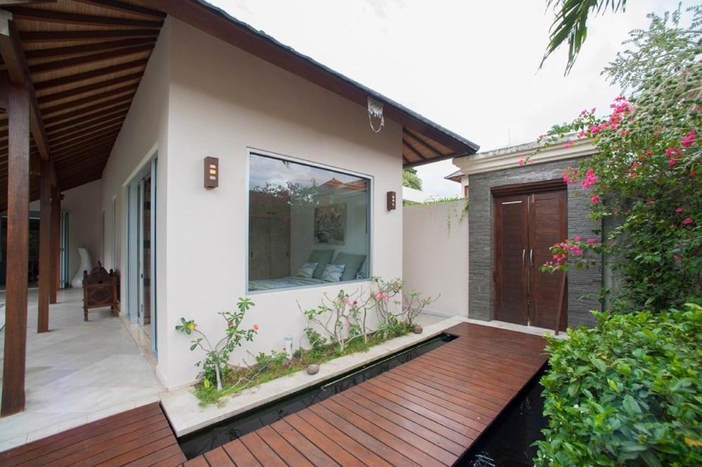 J & J Villa *