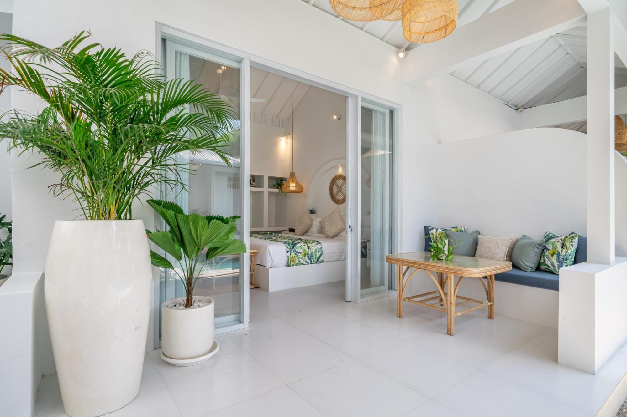 The Hepburn Stylish Single Room Guesthouse With Shared Pool 900M From Seminyak Beach