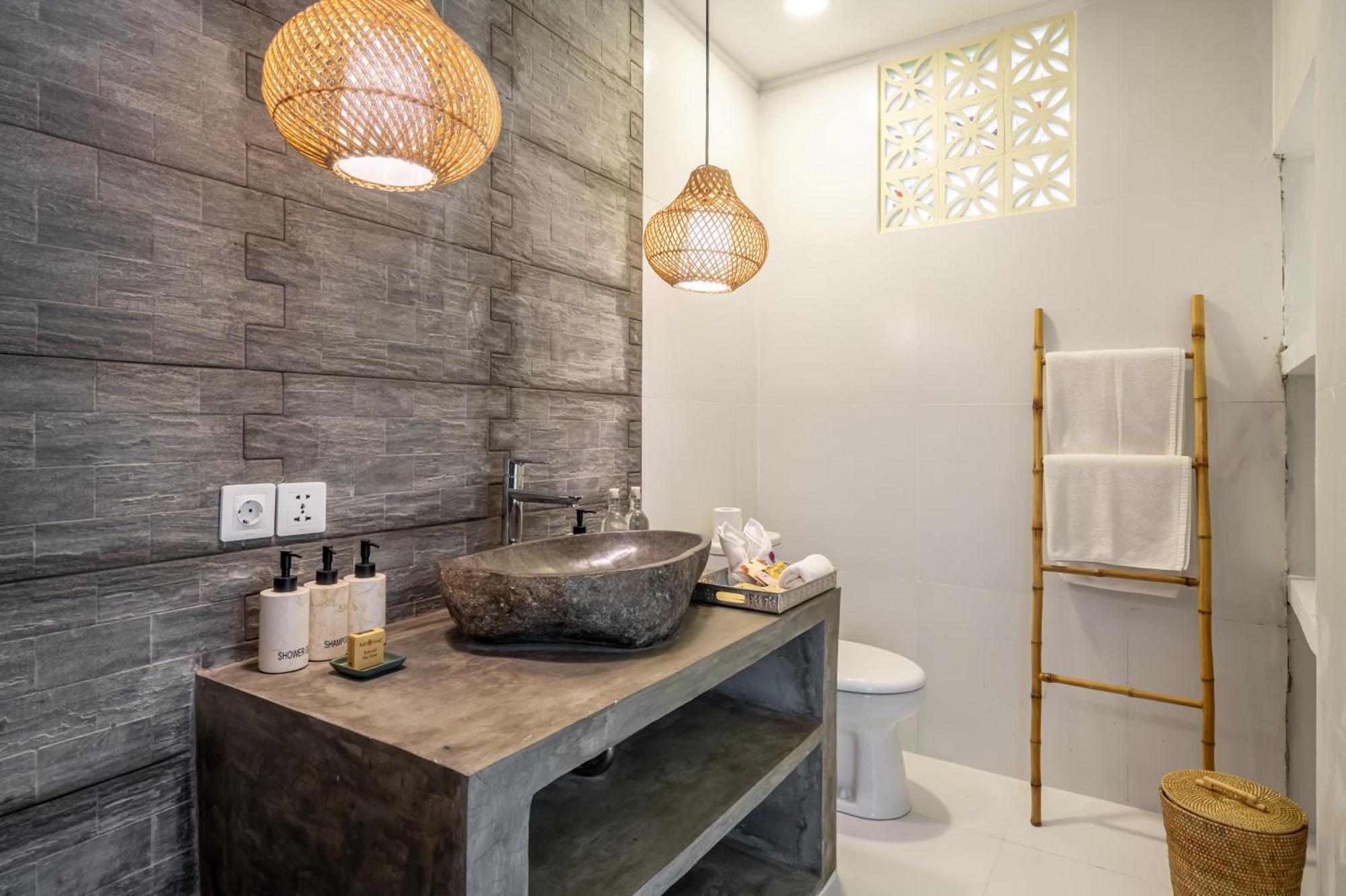 The Hepburn Stylish Single Room Guesthouse With Shared Pool 900M From Seminyak Beach Seminyak