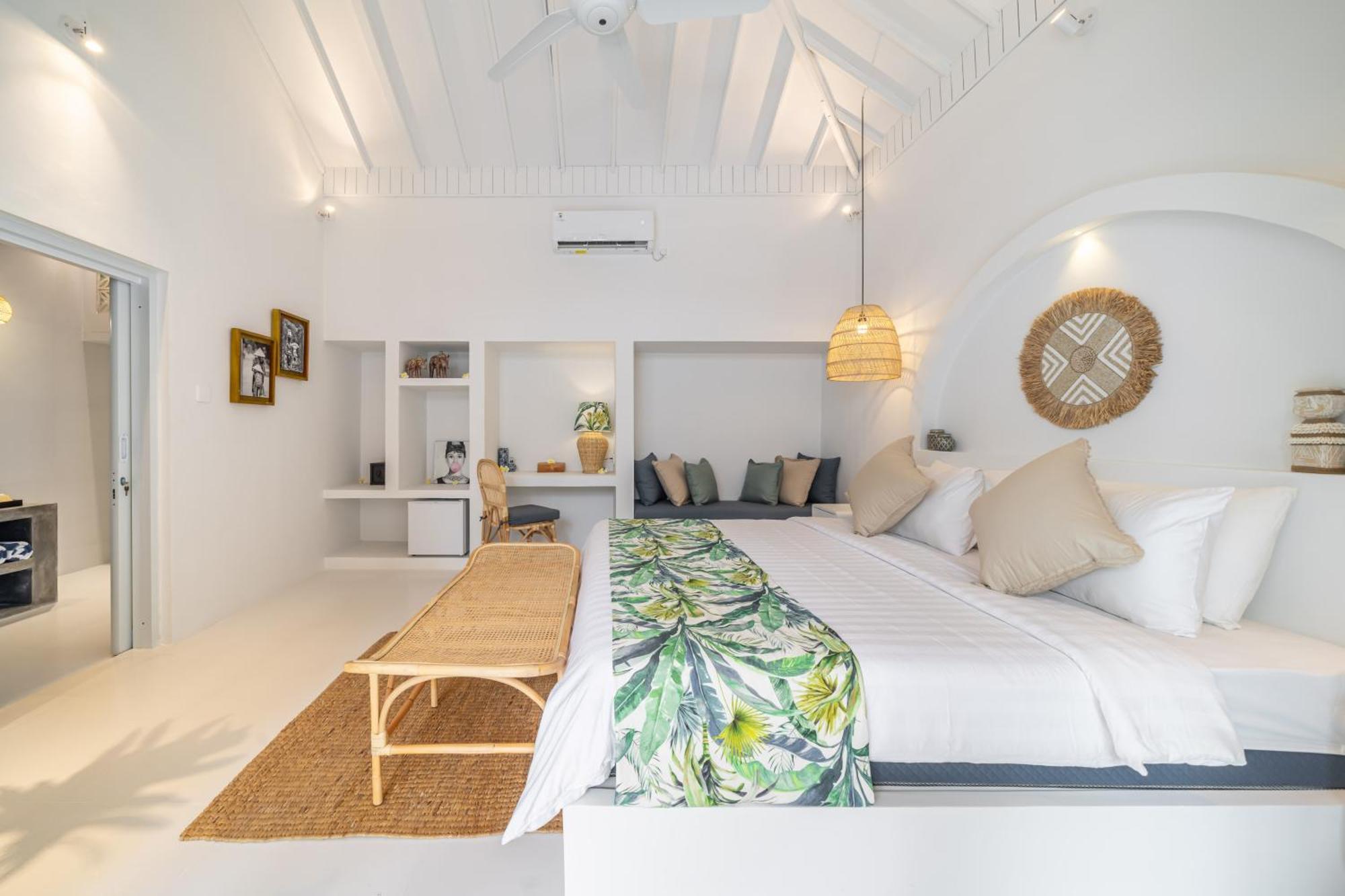 The Hepburn Stylish Single Room Guesthouse With Shared Pool 900M From Seminyak Beach Seminyak