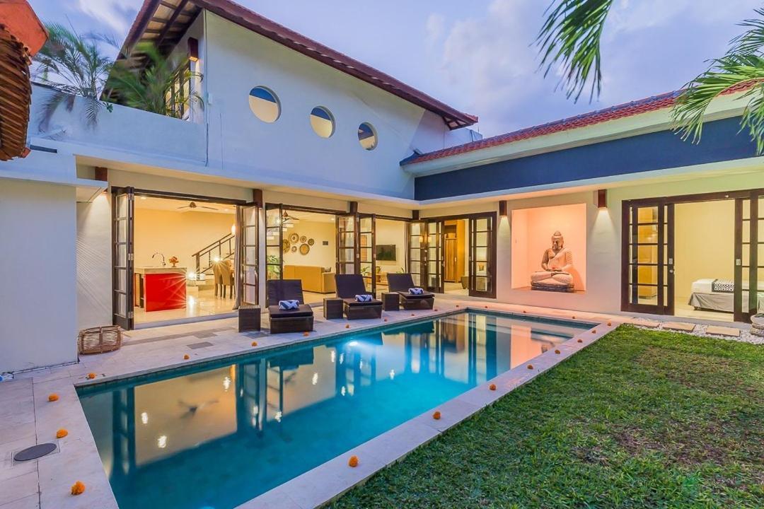 Luxury 4 Bedroom Seminiak Villa *