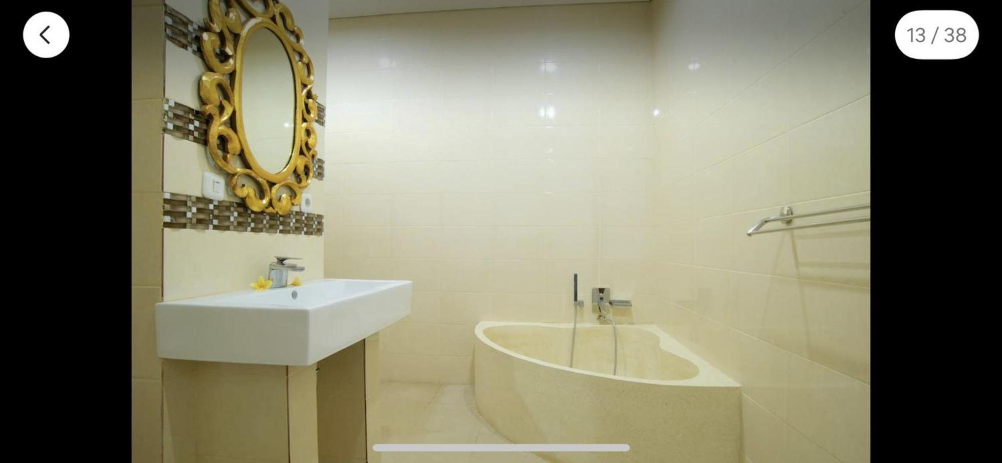 Villa Huge Two Storey 4 Bed 4 Bath With Pool Right In The Heart Of