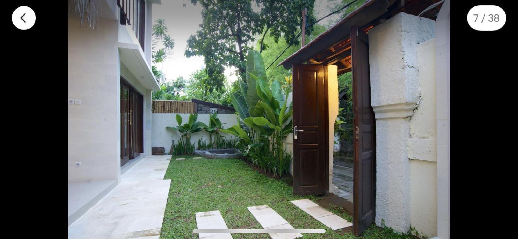 Huge Two Storey 4 Bed 4 Bath With Pool Right In The Heart Of * Seminyak (Bali)