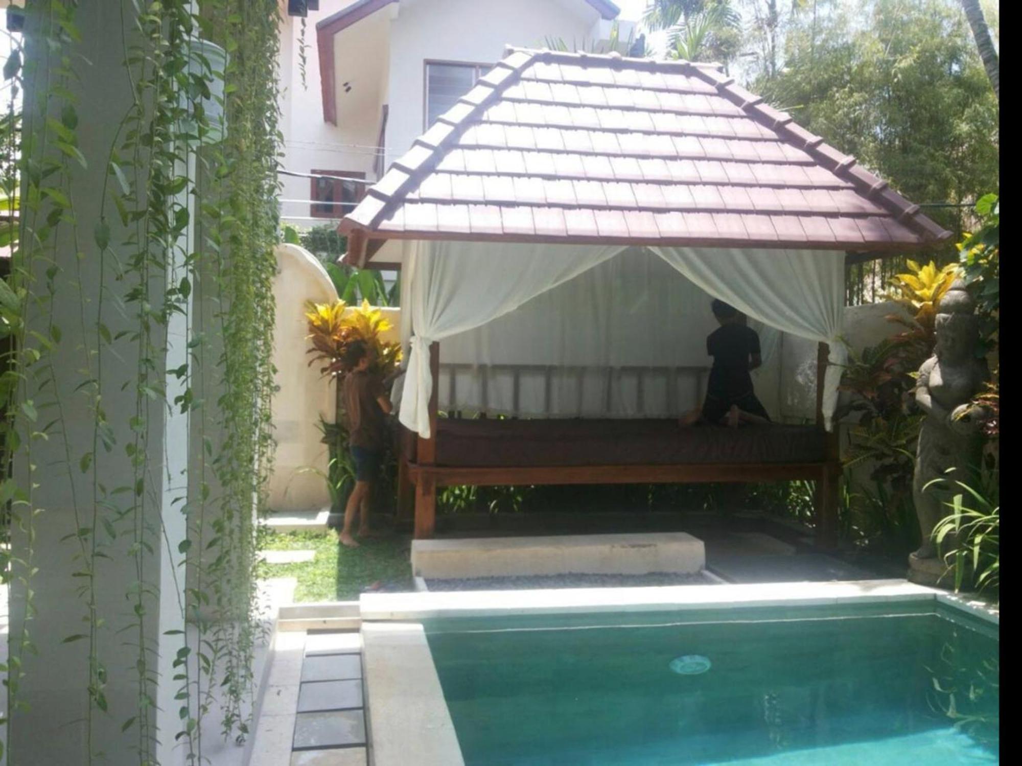 Huge Two Storey 4 Bed 4 Bath With Pool Right In The Heart Of Villa