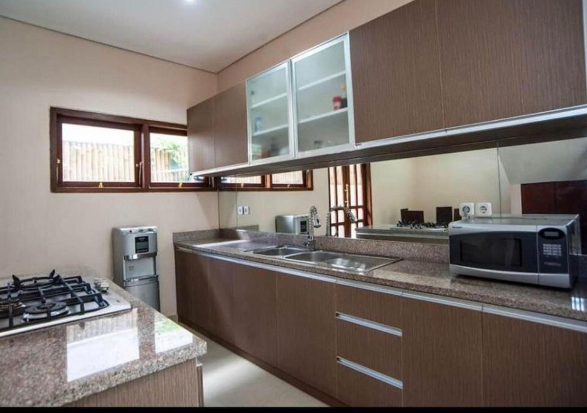Villa Huge Two Storey 4 Bed 4 Bath With Pool Right In The Heart Of Seminyak (Bali)