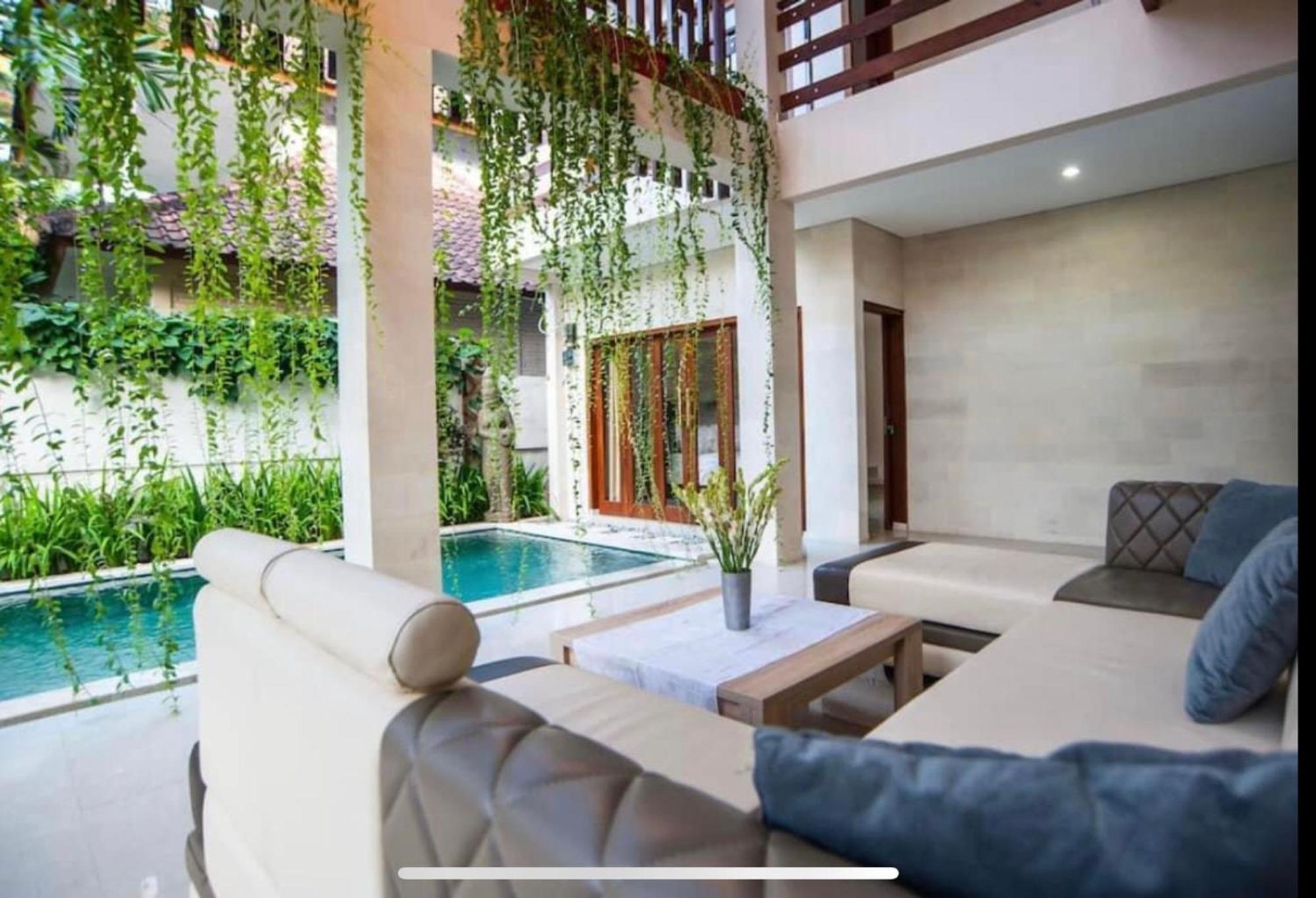 Huge Two Storey 4 Bed 4 Bath With Pool Right In The Heart Of Villa *