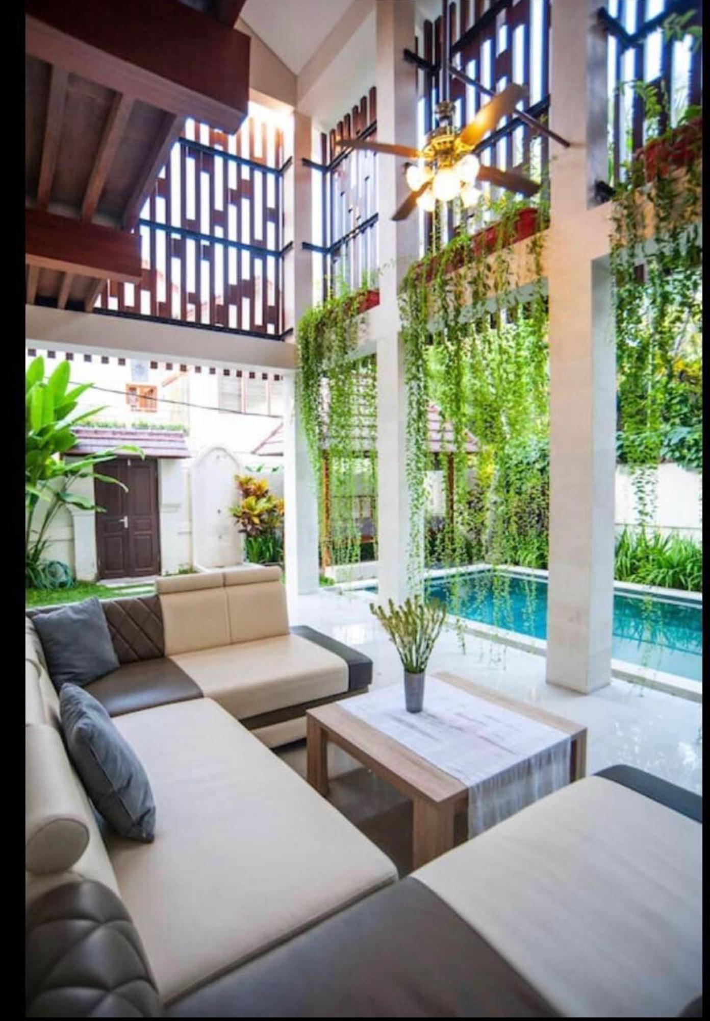 Villa Huge Two Storey 4 Bed 4 Bath With Pool Right In The Heart Of *
