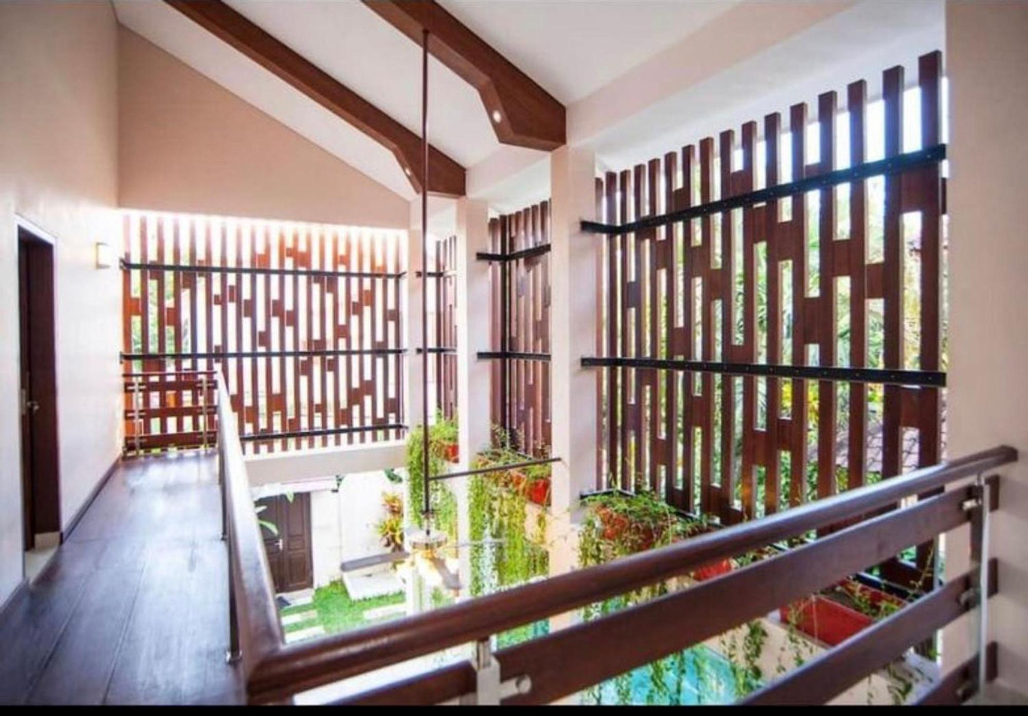 Villa Huge Two Storey 4 Bed 4 Bath With Pool Right In The Heart Of Seminyak (Bali)