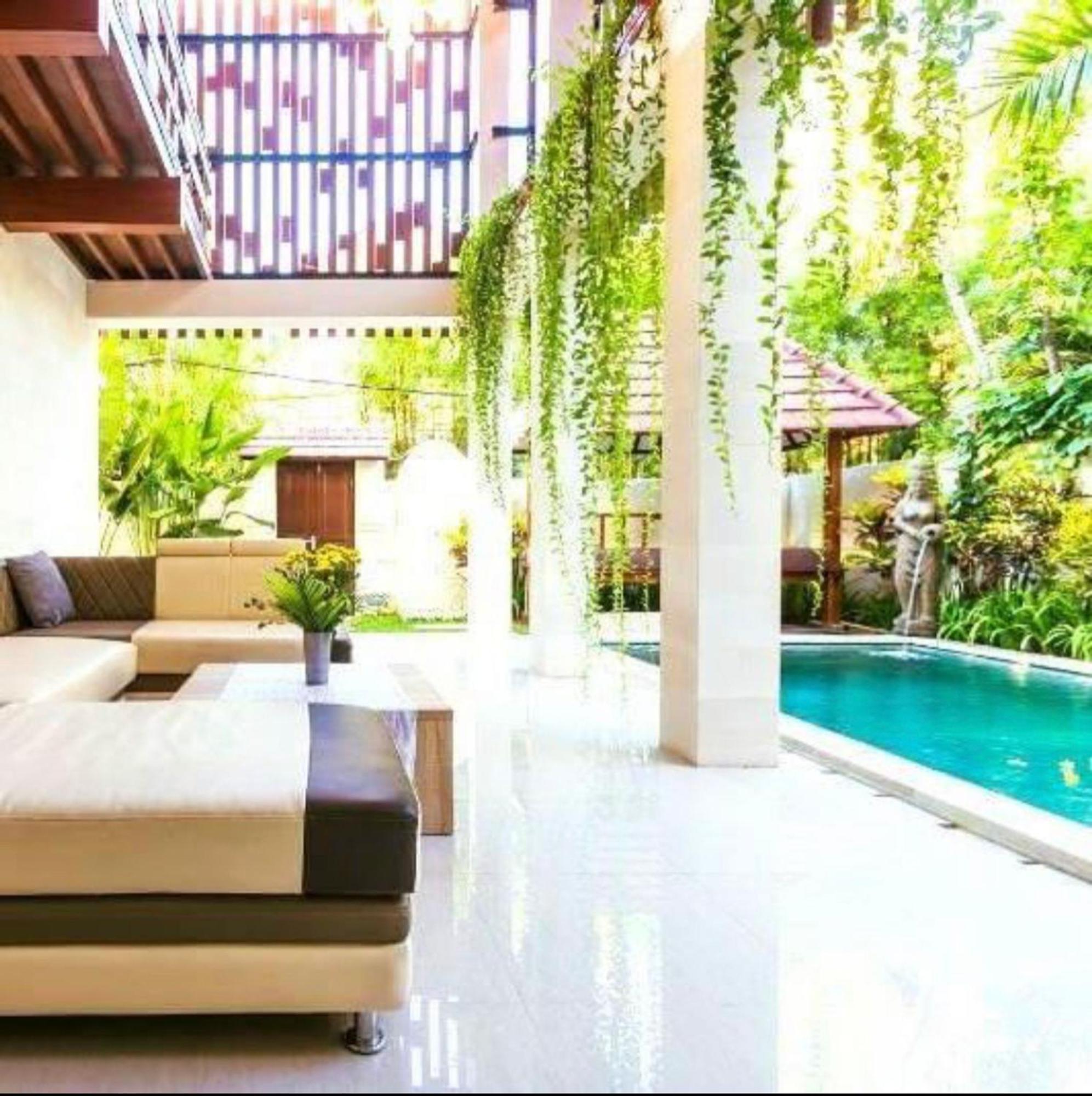 Villa Huge Two Storey 4 Bed 4 Bath With Pool Right In The Heart Of Seminyak (Bali)