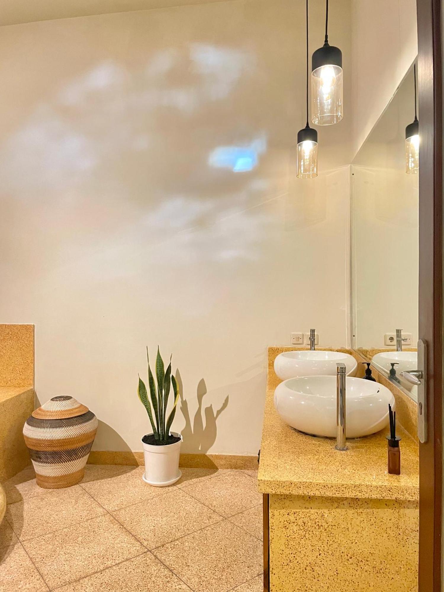 Kaimana - 2br In Walk To *