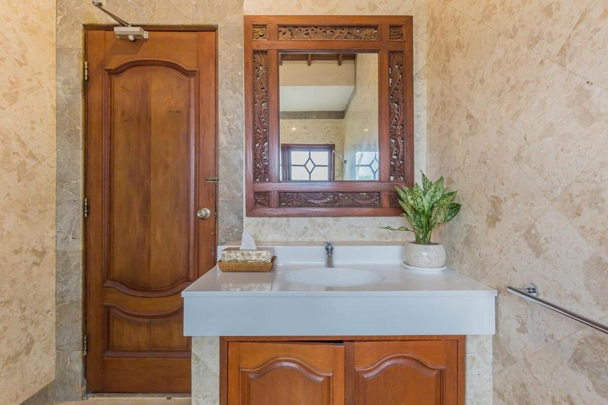 Villa Castila Saraswati - Tranquil 4br In Kayu Aya Seminyak (Bali)