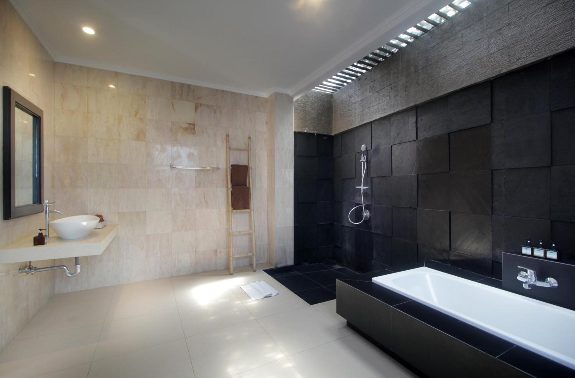 Jayani Byfaba * Seminyak (Bali)