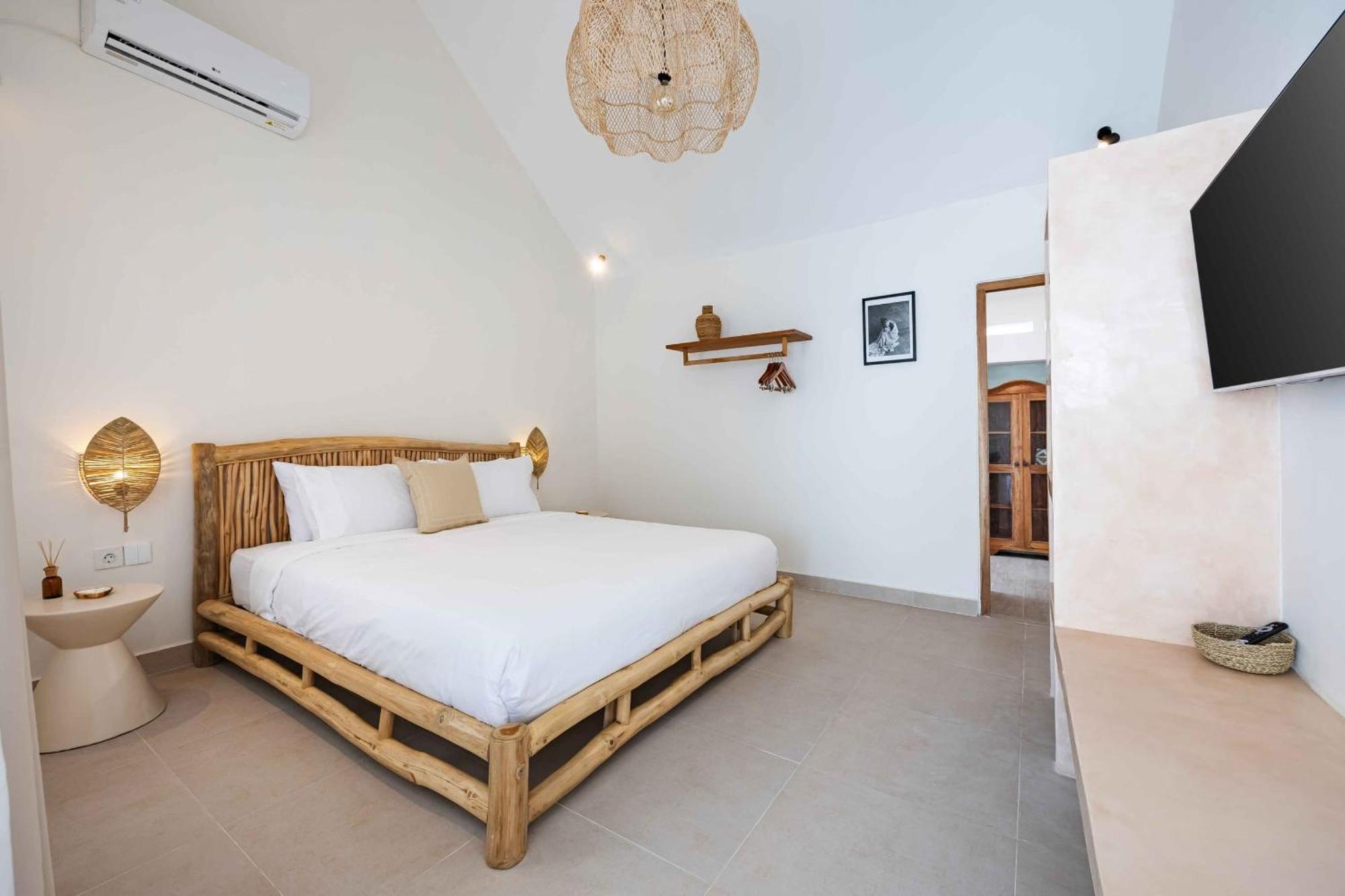 Casa Kokoon - New Bright & Quiet 2br Mertanadi With Private Pool And Parking