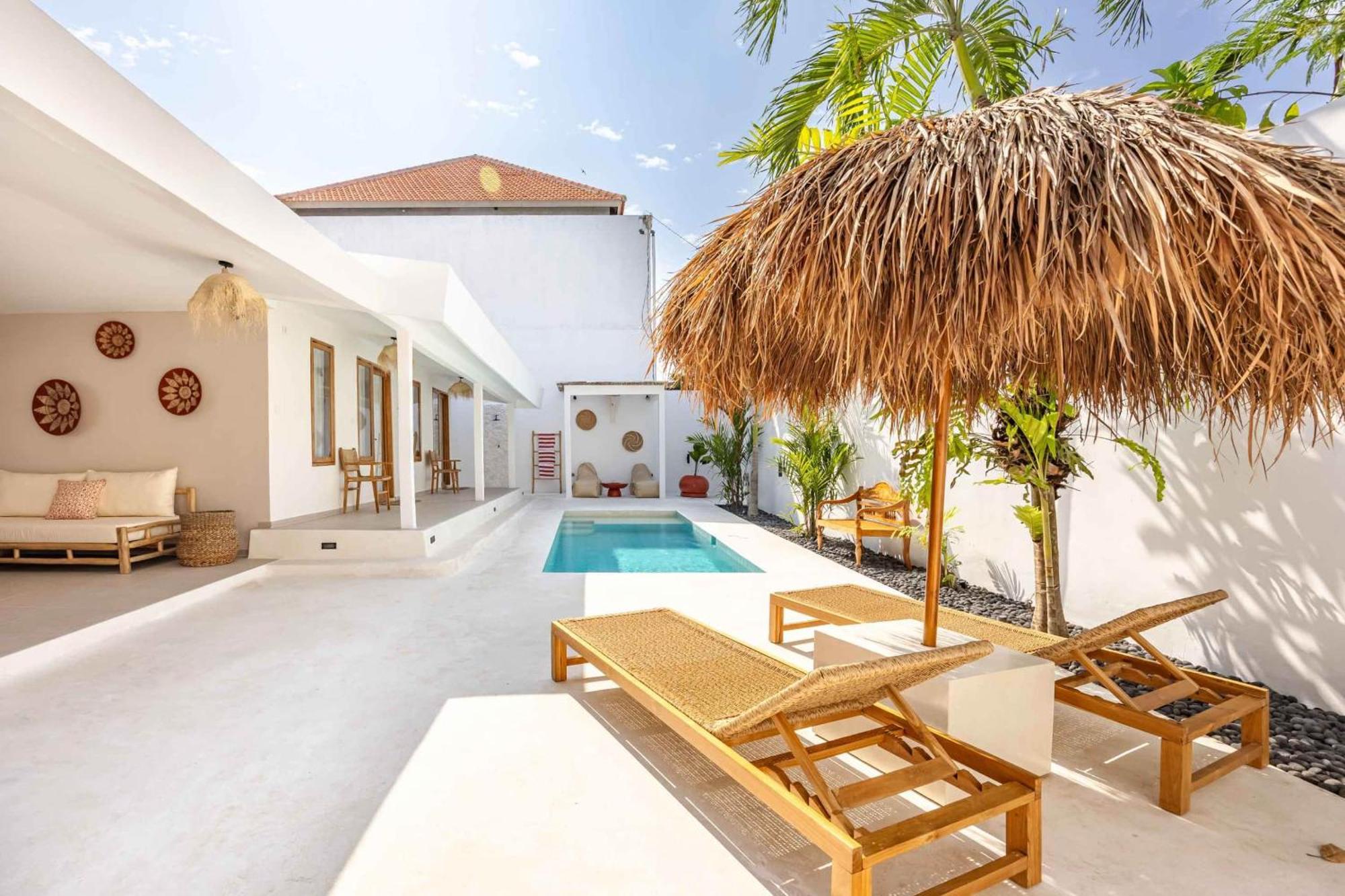 Casa Kokoon - New Bright & Quiet 2br Mertanadi With Private Pool And Parking