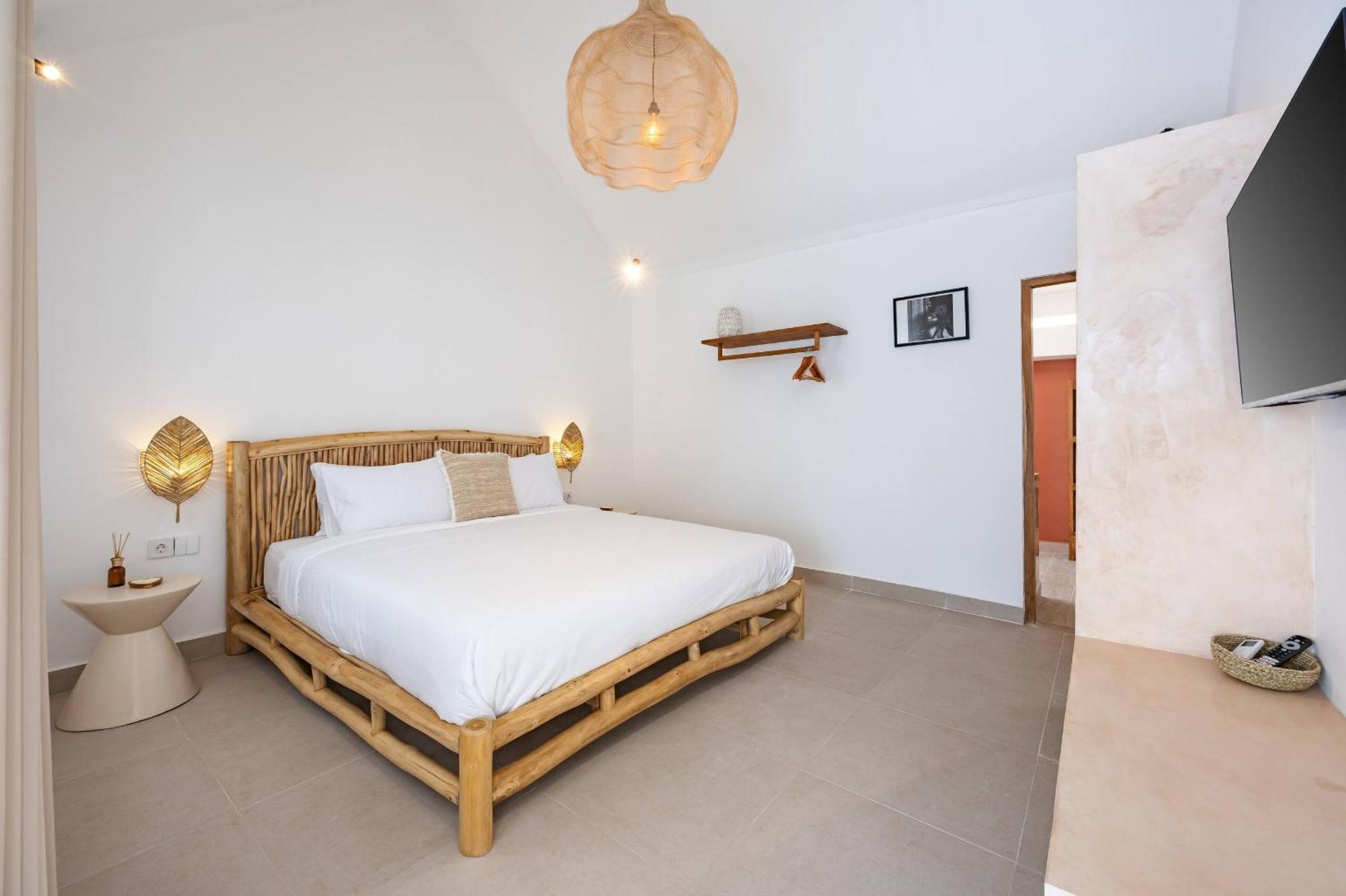 Villa Casa Kokoon - New Bright & Quiet 2br Mertanadi With Private Pool And Parking