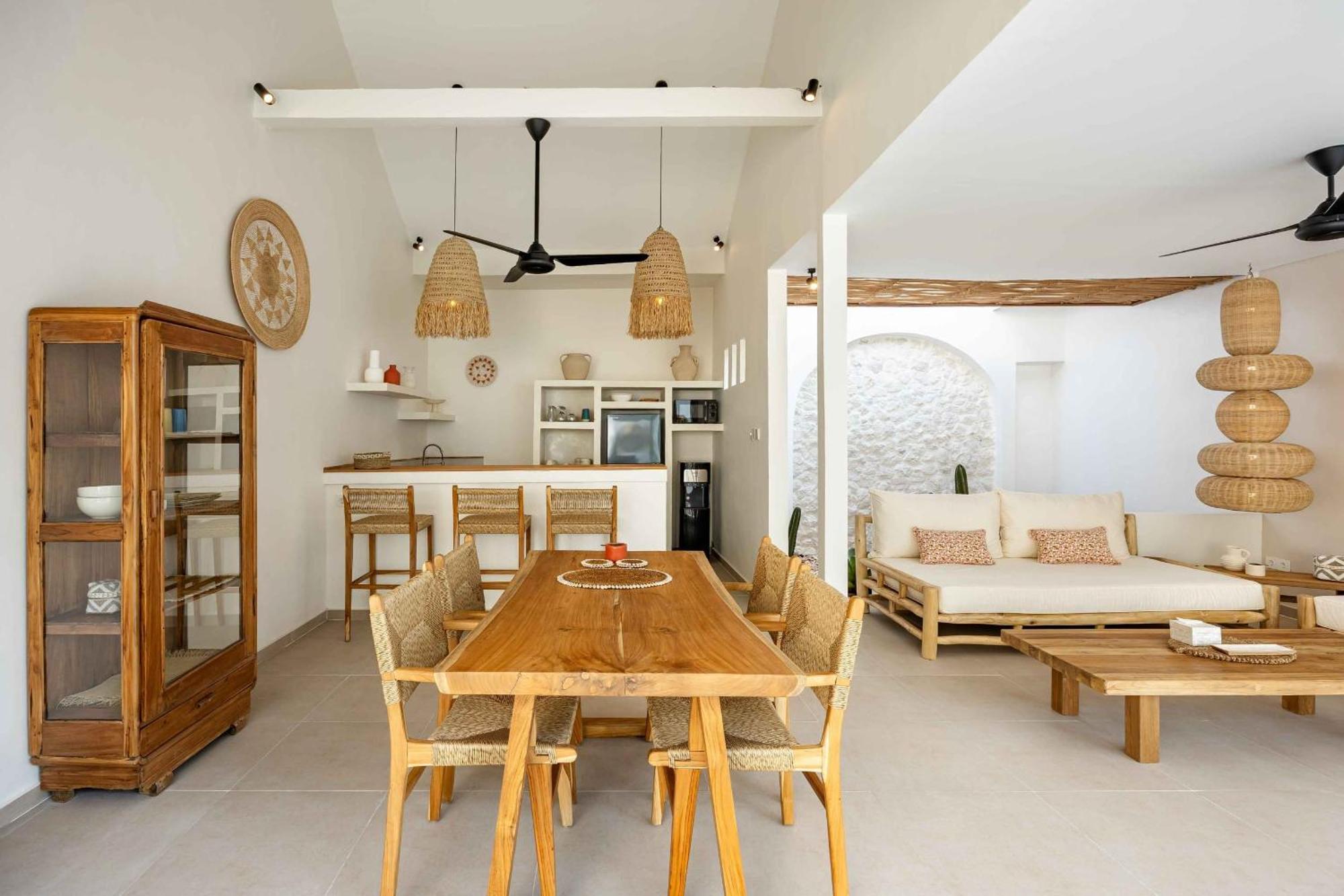 Casa Kokoon - New Bright & Quiet 2br Mertanadi With Private Pool And Parking Villa *