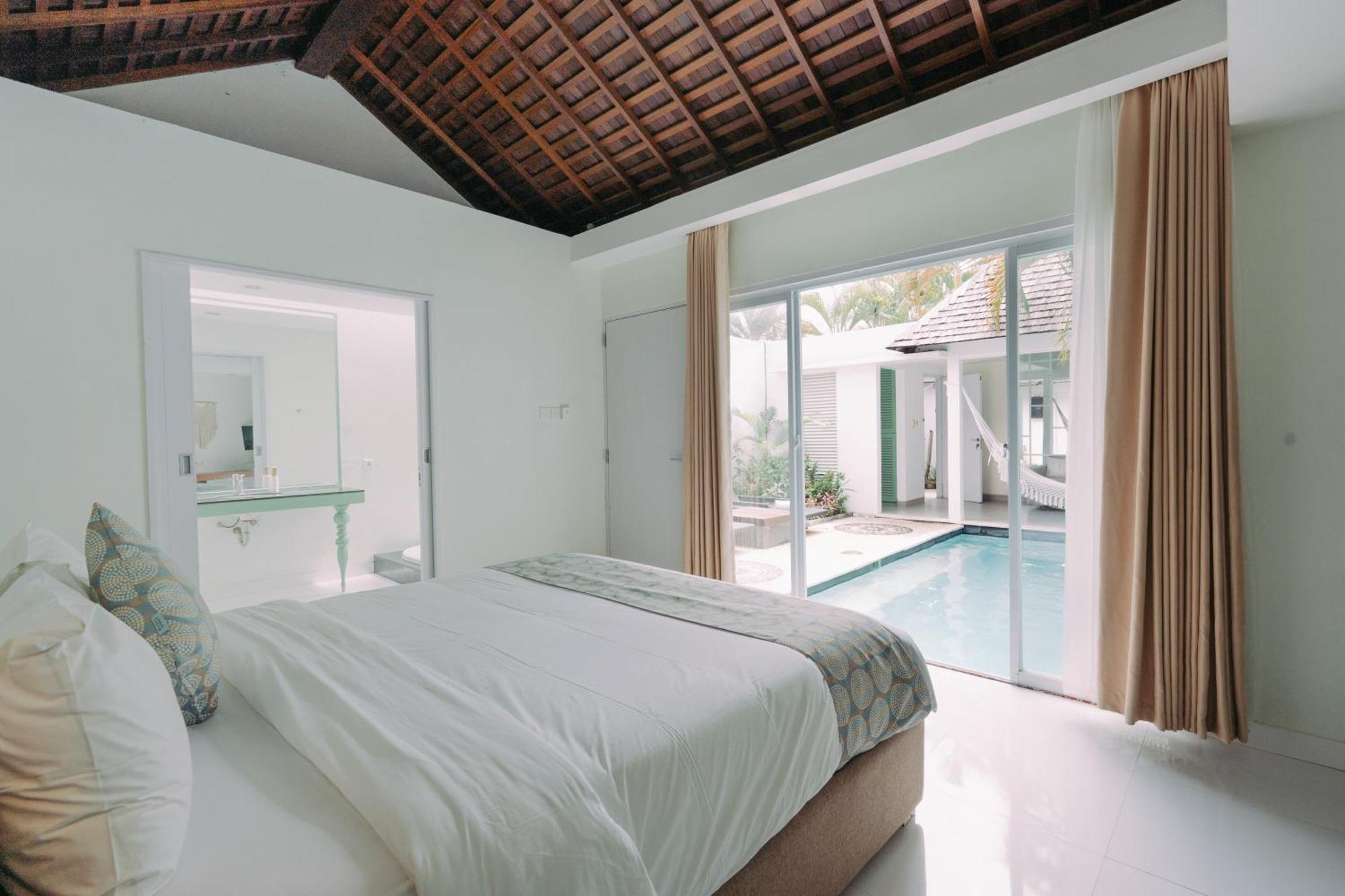Tan's Astana Villa's By The Lavana