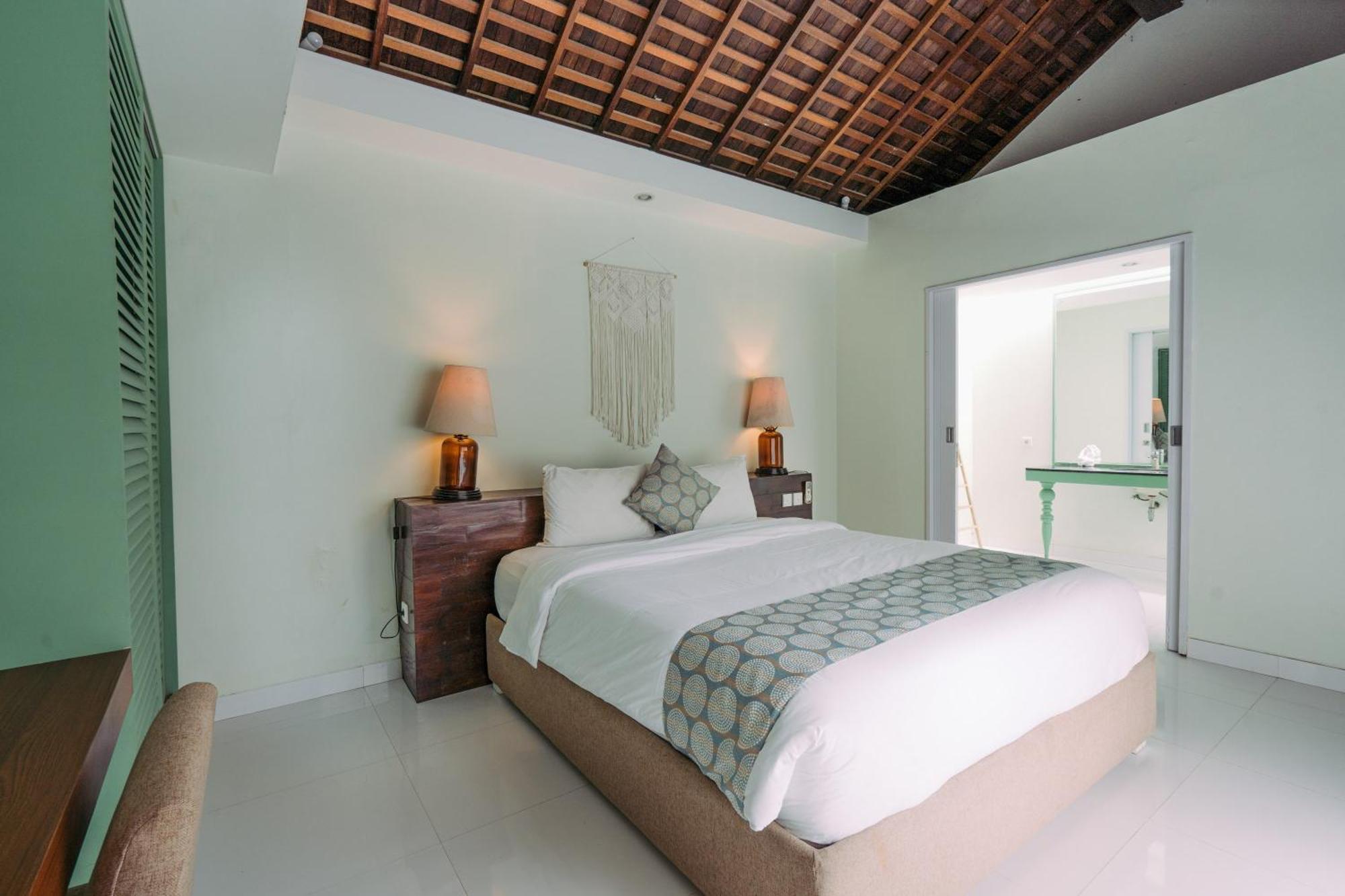 Tan's Astana Villa's By The Lavana Vila *