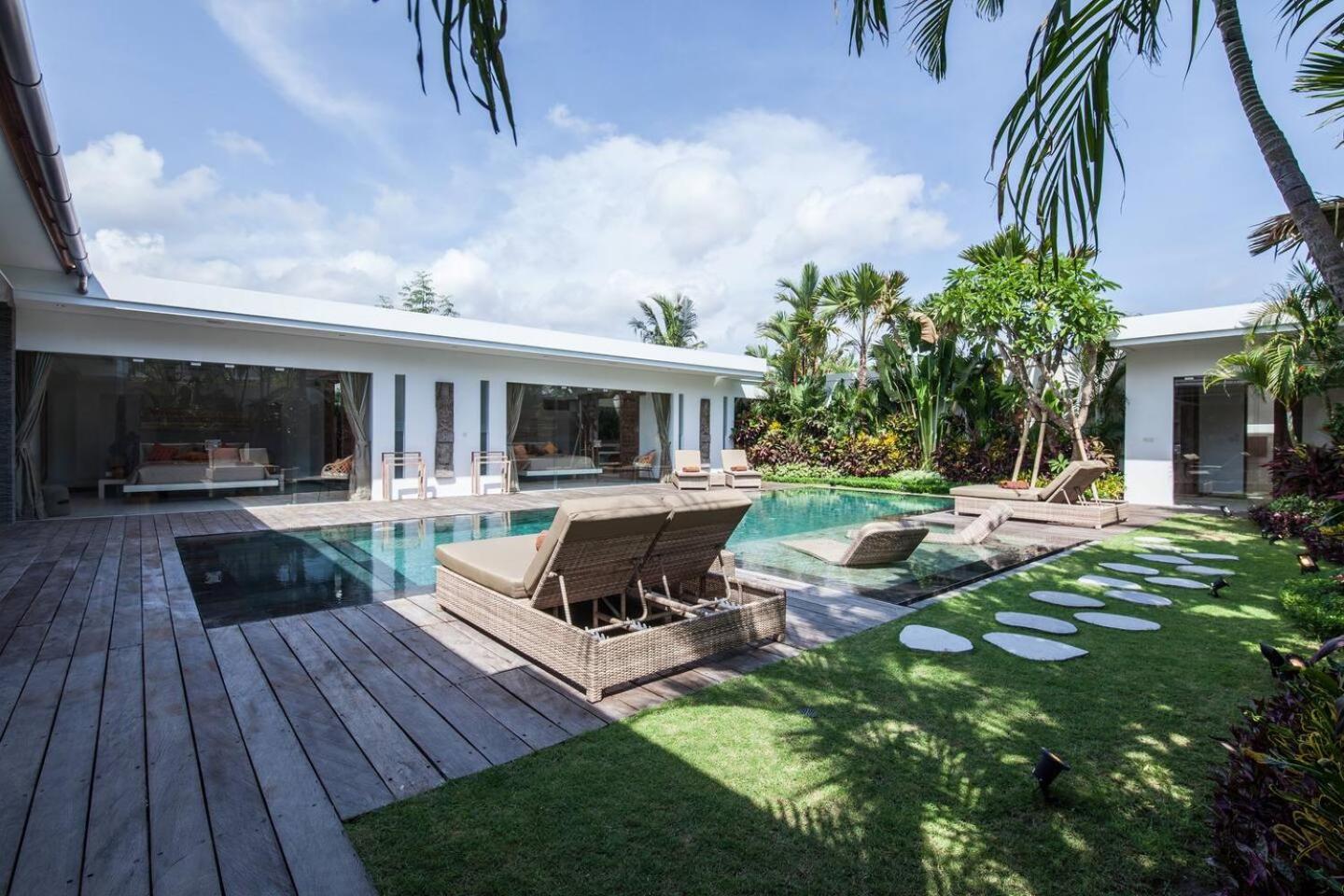 Elegant 4-bedroom In Villa Seminyak (Bali)