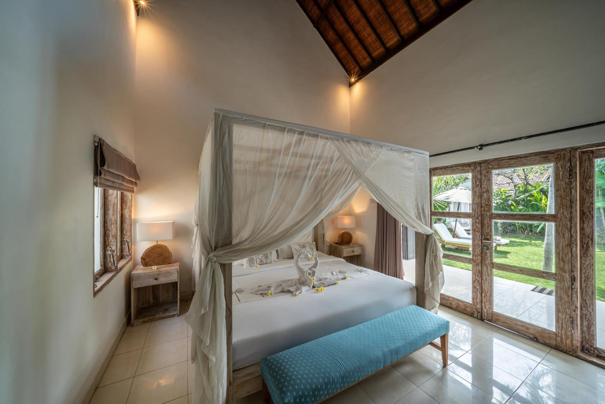 Kangaroo Next To Double Six Villa Seminyak (Bali)