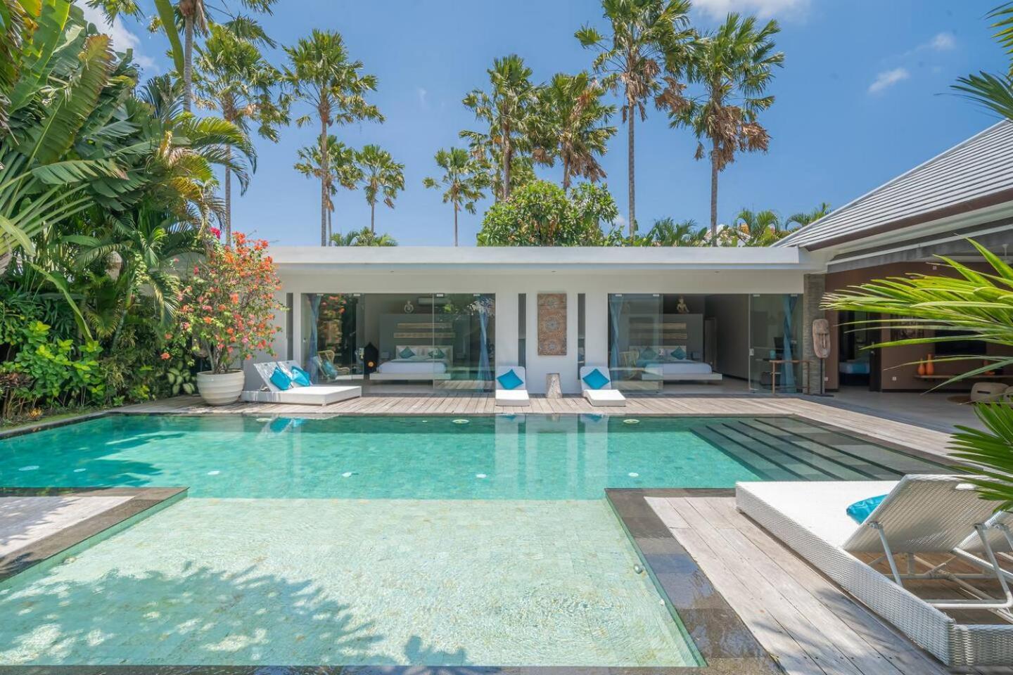 4-bd With Pool, Location