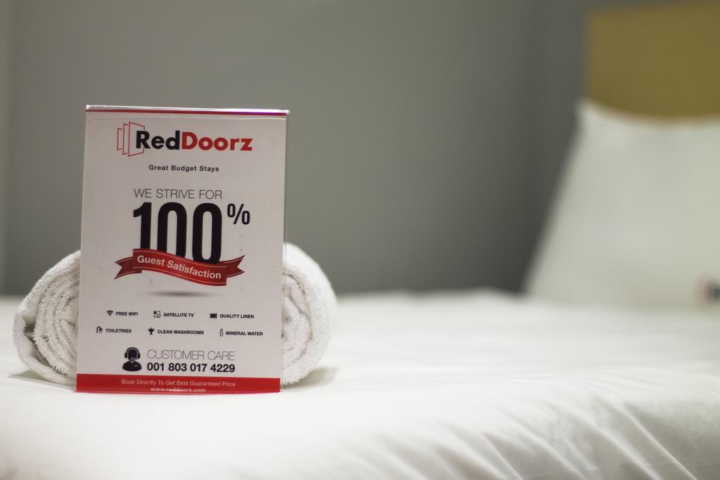 Reddoorz Near Double Six 3*