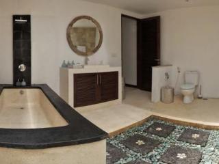 3vkerobokan Hotel 4*