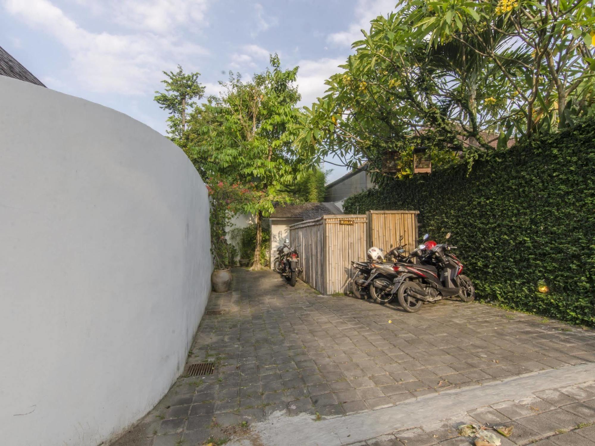 Liola By Exotiq Holidays Biệt thự Seminyak (Bali)