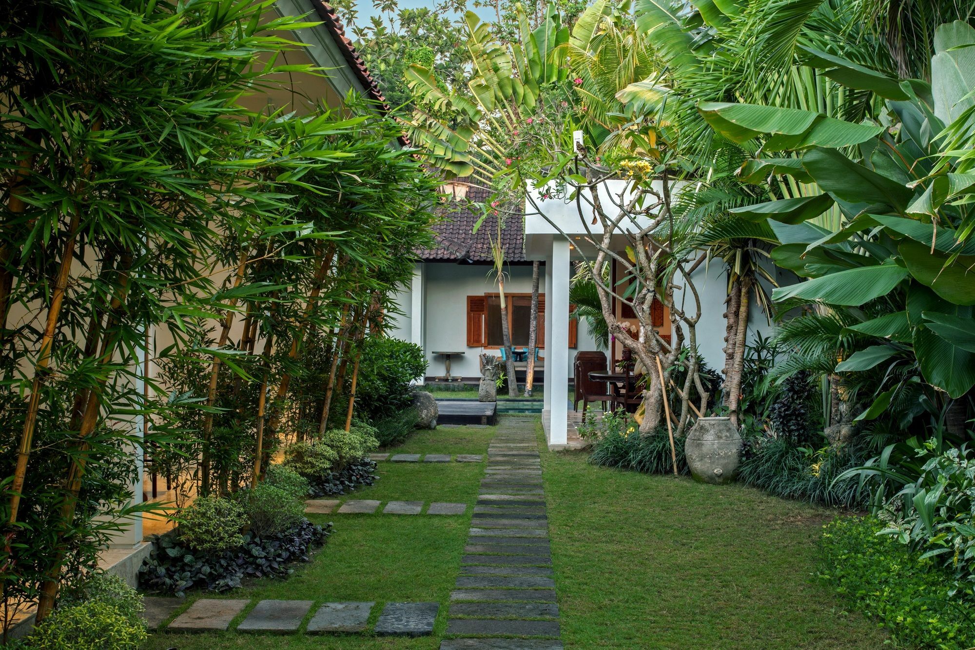 & Vespa 3 Guest house Seminyak (Bali)