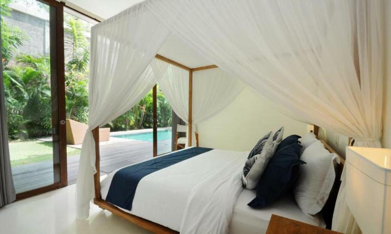 Axis Villa, Biệt thự *