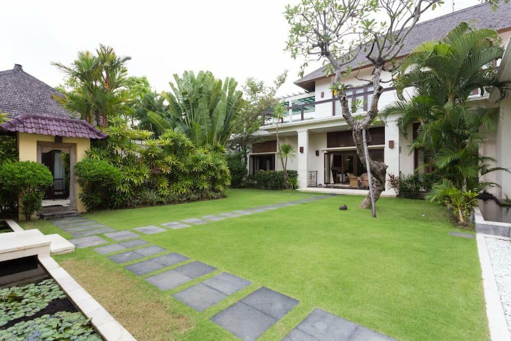 Bali Lotus Biệt thự *