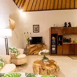 Casa Maleh 2Br Lively Villa In Kayuaya Seminyak
