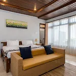 Villa Kori Bali Kubu, 9 People Maximum, Close To Seminyak Beach