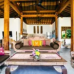 Villa Niri - Beautiful 4Br Teak Joglo Villa In Oberoi Seminyak, A Tranquil Retreat