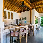 Villa Niri - Beautiful 4Br Teak Joglo Villa In Oberoi Seminyak, A Tranquil Retreat