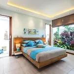 5Br Designer Villa, Walk To Beach, Luxury Living