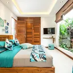 5Br Designer Villa, Walk To Beach, Luxury Living