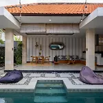 Villa Scarlet
