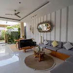 Villa Scarlet