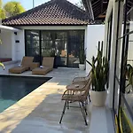 The Kon\'S Villa Bali Seminyak