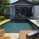 The Kon\'S Villa Bali Seminyak
