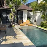 The Kon\'S Villa Bali Seminyak
