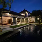 Spacious Villa In Petitenget Top Location