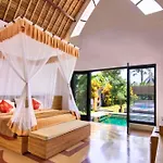 Cozy Executive 2 Bedroom Pool Villa Zn111