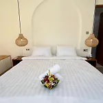Queen Bee 2Br Private Villa