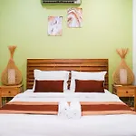 Massive 3 Bedroom Villa In Heart Of Seminyak